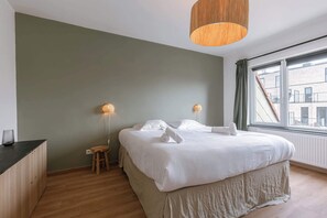 2 bedrooms, travel cot, WiFi, bed sheets - Renovated Apartment 5 Min to Beach (Oostende)