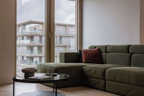 TV, offices - Bright and Comfortable Stay in Oostende (Oostende)