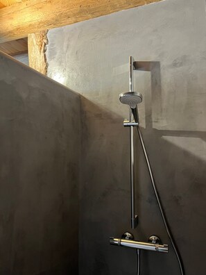 Een douche, een haardroger