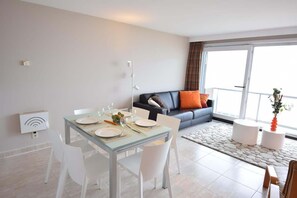 Dining - Seafront Apartment with Stunning Sea View (Middelkerke)