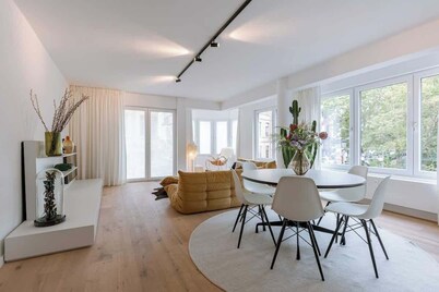 Family-ready apt w/ game console - heart of Ostend