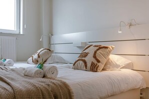 2 bedrooms, iron/ironing board, WiFi, bed sheets - Renovated 2-Bedroom Apartment in Middelkerke (Middelkerke)