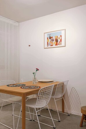 Dining - Casiola - Urban Sea View Studio in Central Ostend (Oostende)
