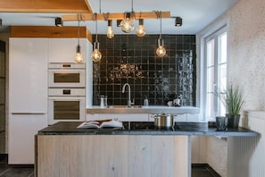 Fridge, microwave, oven, stovetop