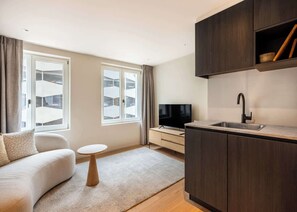 TV, offices - Stylish Studio Retreat in Central Gent (Gent)