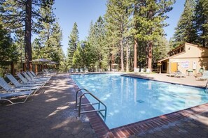 Appart'hôtel, 3 chambres | Piscine