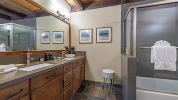 Condo, 3 Bedrooms | Bathroom | Towels, shampoo