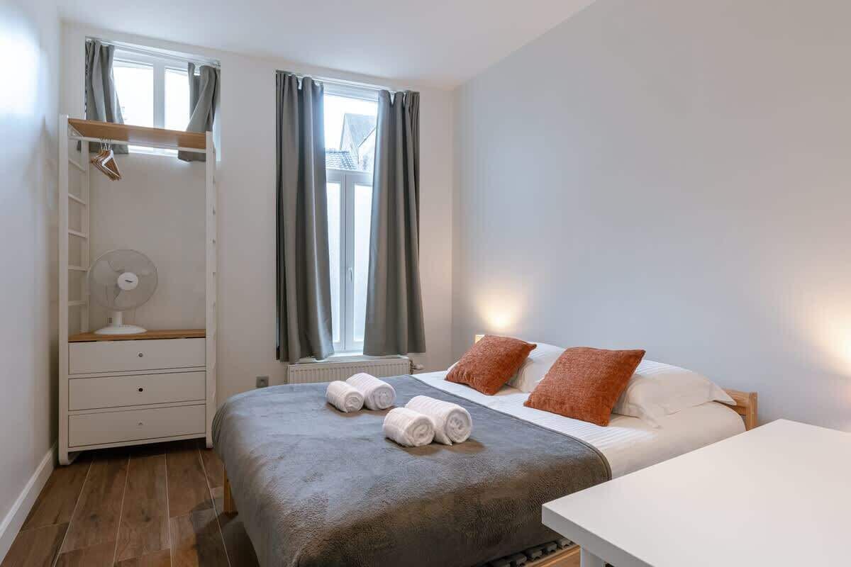 3 bedrooms, WiFi, bed sheets