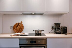 Fridge, microwave, oven, stovetop - Casiola - Pleasant apartment on top location in Gh (Gent)