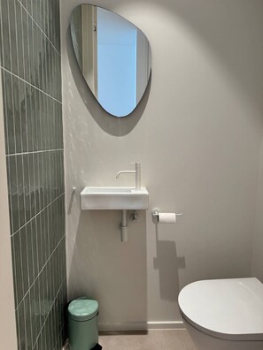 Shower, hair dryer, towels, shampoo - Appartement gelegen op 100 meter van het strand (Knokke-Heist)