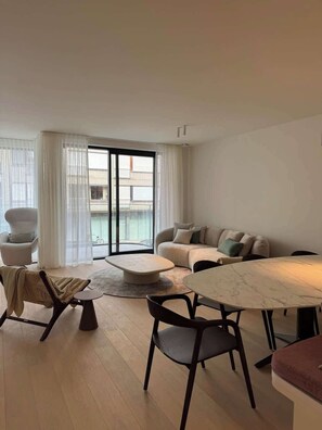 TV, offices - Appartement gelegen op 100 meter van het strand (Knokke-Heist)