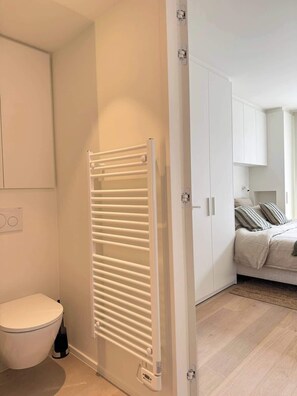Shower, hair dryer, towels, shampoo - Appartement gelegen op 100 meter van het strand (Knokke-Heist)