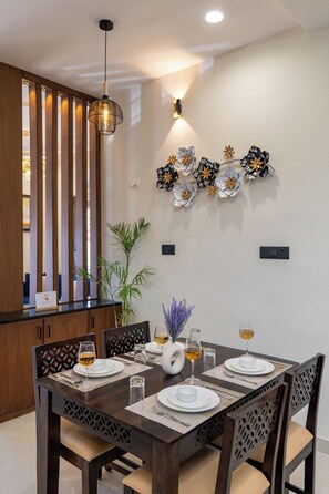 Villa Deluxe | Restauranger