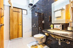 Deluxe Villa | Bathroom - ELIVAAS Casa llios Stuning Getaway Villa (Udaipur)