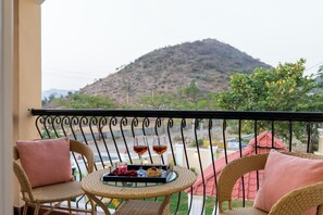 Deluxe Villa | Outdoor dining - ELIVAAS Casa llios Stuning Getaway Villa (Udaipur)