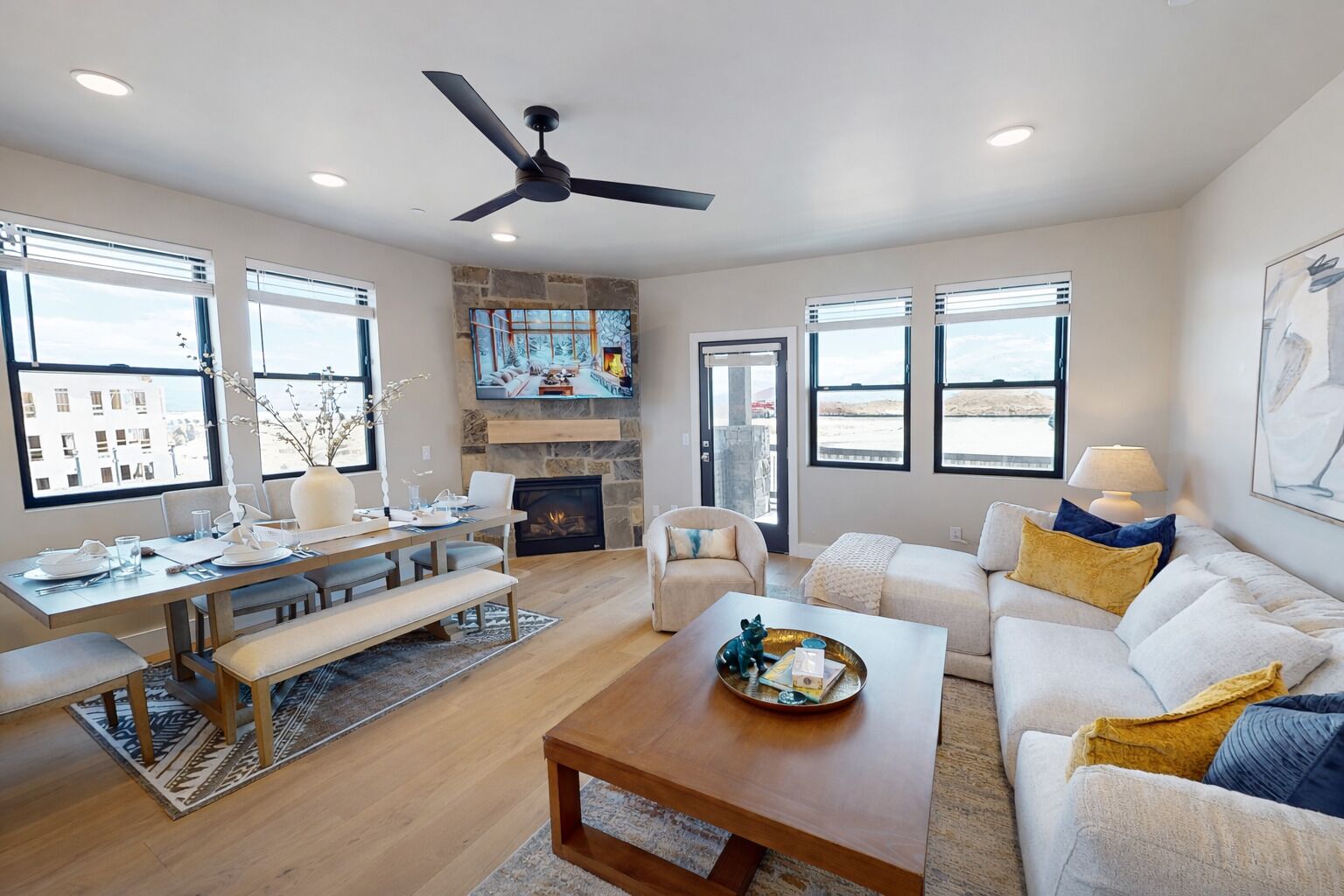 Condo, 3 Bedrooms | Living area