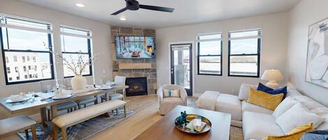 Condo, 3 Bedrooms | Living area