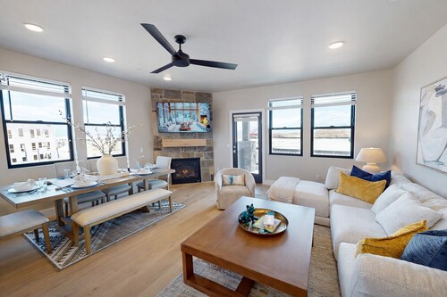 Pet Friendly! Winston's Lodge At Helling 203 3 Bedroom Condo