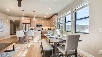 Condo, 3 Bedrooms | Dining