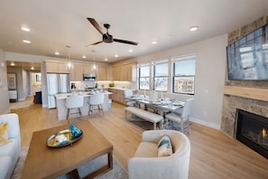 Condo, 3 Bedrooms | Dining - Pet Friendly! Winston's Lodge At Helling 203 3 Bedroom Condo (Heber City)