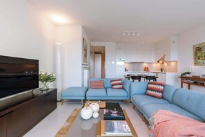TV, offices - Brand new apartment with terrace ı Ostend (Oostende)
