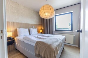 2 bedrooms, desk, iron/ironing board, WiFi - Bright Family Apartment Near Cadzand Beach (Cadzand)