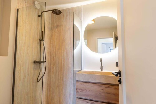 Casiola - Charming Apartment with Garden & Parking