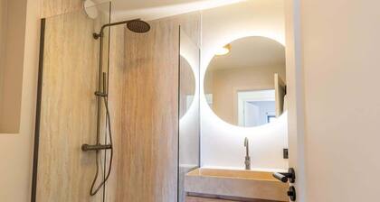Casiola - Charming Apartment with Garden & Parking