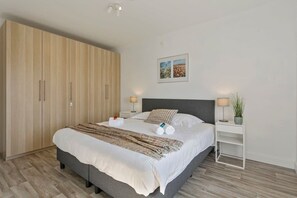 2 bedrooms, desk, travel cot, WiFi - Casiola - Charming seaside apartment 'Sea Bridge' (Brugge)