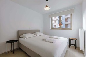 2 bedrooms, iron/ironing board, WiFi, bed sheets - Modern Family Apartment Seaside Serenity (Oostende)