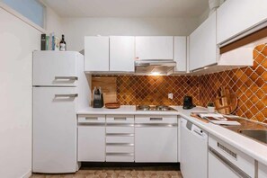 Fridge, oven, dishwasher, coffee/tea maker - Casiola - Cozy apartment with sea view (Koksijde)