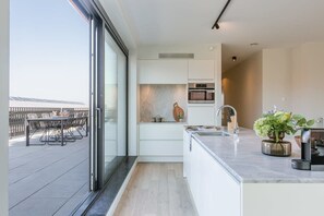 Refrigerador, microondas, horno, placa de cocina