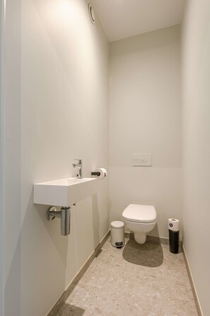 Dusche, Haartrockner, Handtücher, Shampoo