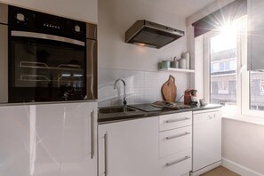 Kühlschrank, Ofen, Herdplatte, Geschirrspüler