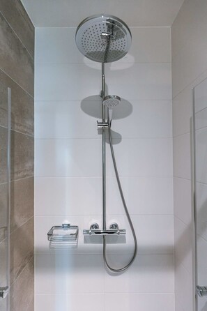 Shower, hair dryer, towels, shampoo - Casiola - Apartment with beautiful seaview in Oste (Oostende)