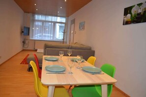 Dining - Cozy Apartment for 4 Steps from the Beach (Oostende)