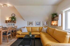 TV, offices - Casiola - Pleasant apartment near the beach (De Haan)