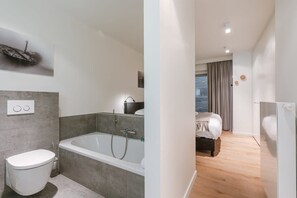 Shower, hair dryer, towels, shampoo - Casiola - Stunning Stay in the heart of Knokke (Knokke-Heist)