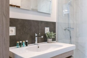 Shower, hair dryer, towels, shampoo - Casiola - Bright apartment with seaview (Bredene)