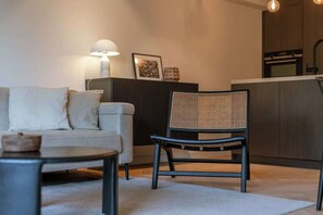 TV, offices - Casiola Apartment Knokke Luxury Three Bedroom Retreat (Knokke-Heist)