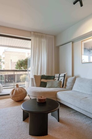 TV, offices - Casiola 3BR retreat w/ beach access (Knokke-Heist)