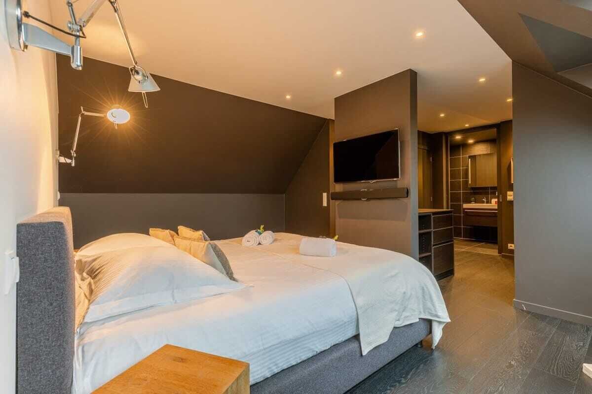 4 slaapkamers, een strijkplank/strijkijzer, wifi, beddengoed