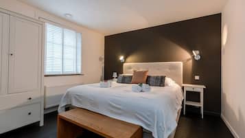 4 slaapkamers, een strijkplank/strijkijzer, wifi, beddengoed