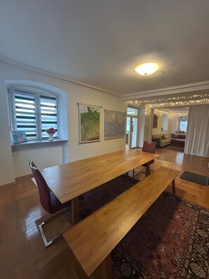 Dining - Apartment in Historic Villa with Wi-Fi (Stockach)