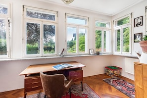Interior - Apartment in Historic Villa with Wi-Fi (Stockach)