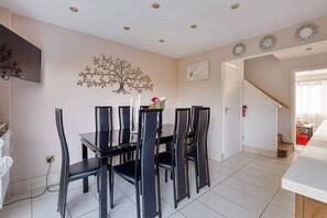 Dining - Anna’s Stylish House - Near Legoland (Windsor)