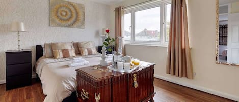 Iron/ironing board, internet, bed sheets