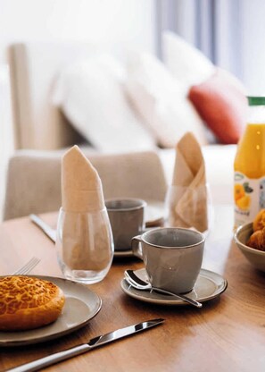 Breakfast meal - Stylish Studio Retreat in Ghent City (Gent)
