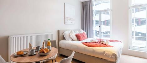 1 bedroom, desk, WiFi, bed sheets