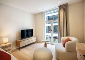 Een televisie en een kantoor